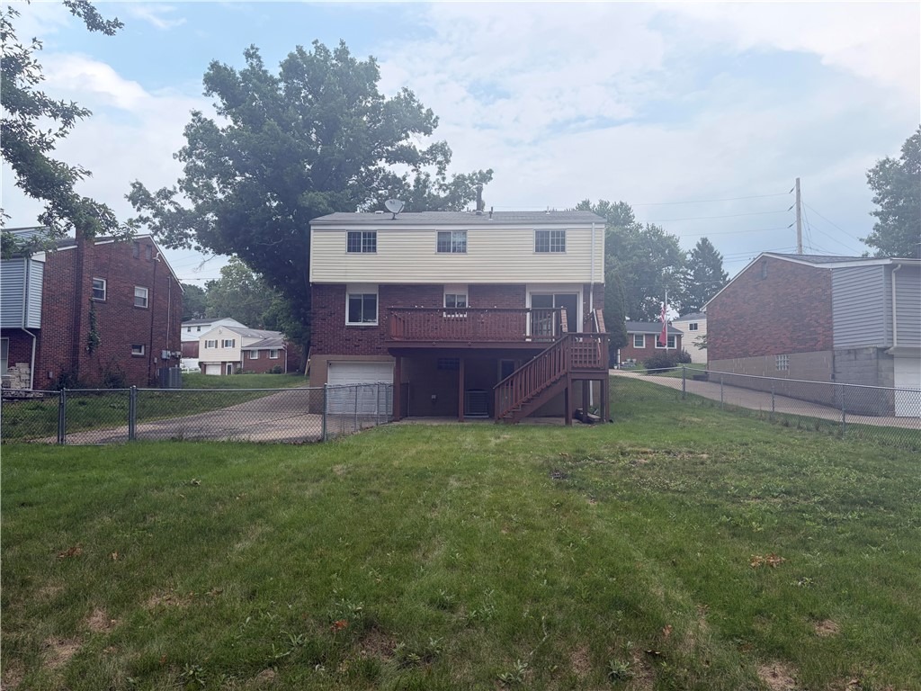 Crescent Garden Dr, Pittsburgh, PA 15235