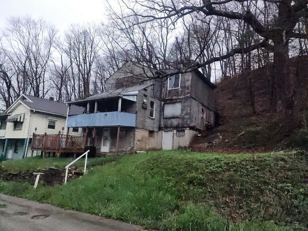 Francis Blvd, New Kensington, PA 15068