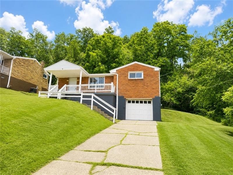 Gregory Dr, Monroeville, PA 15146