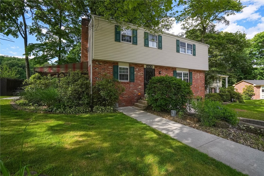Woodstream Dr, Glenshaw, PA 15116
