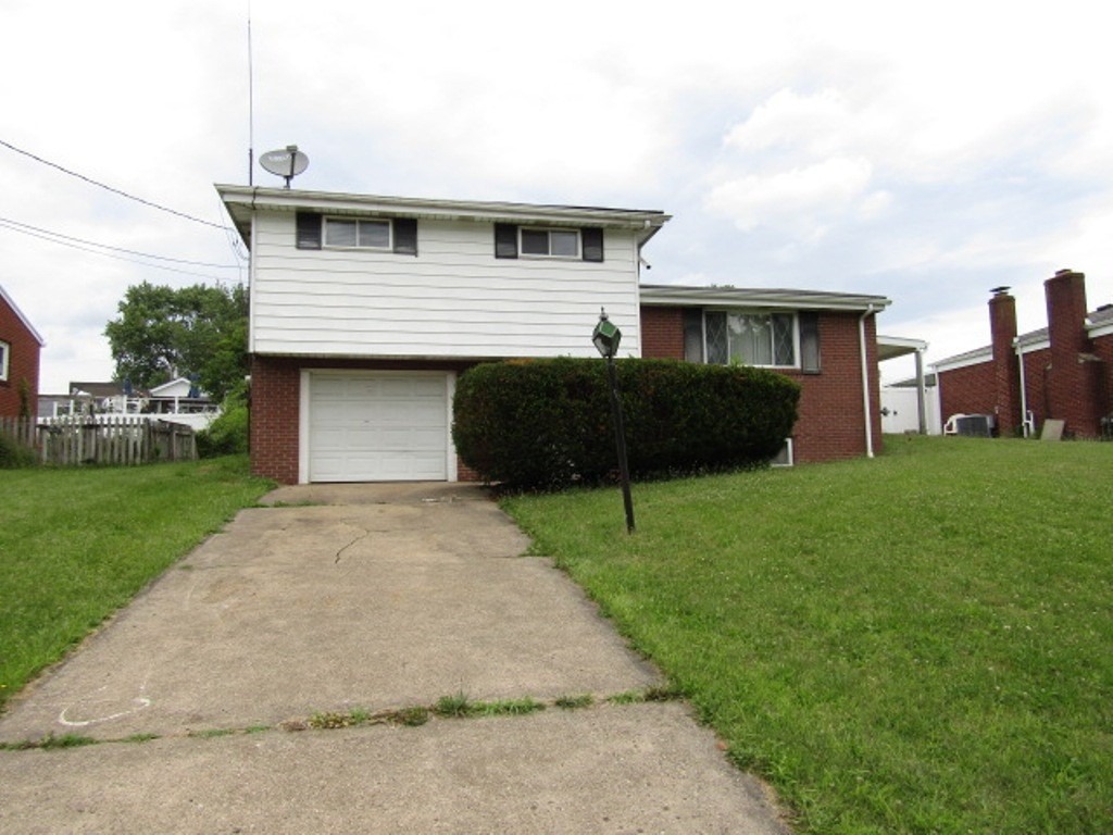 Oak Ave, Elizabeth, PA 15037