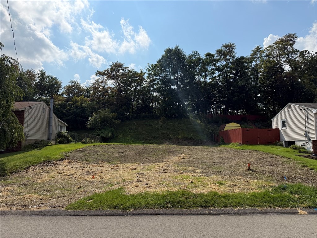 Havana Dr, Pittsburgh, PA 15239
