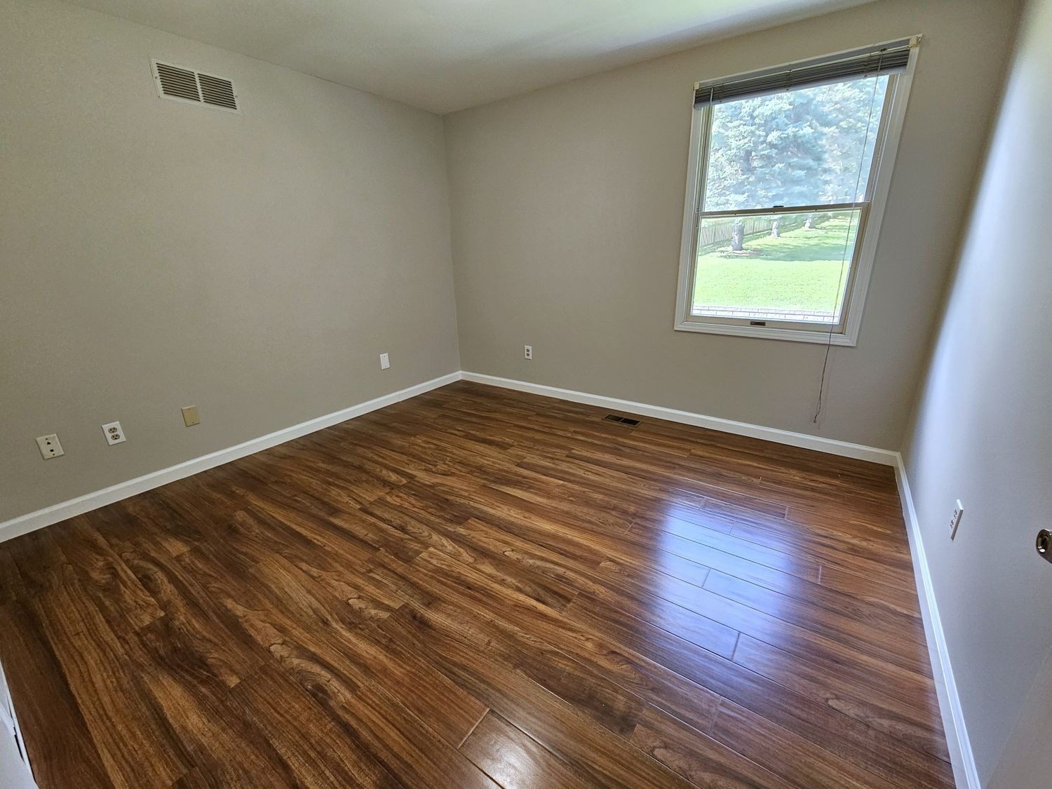 Beau St, Washington, PA 15301