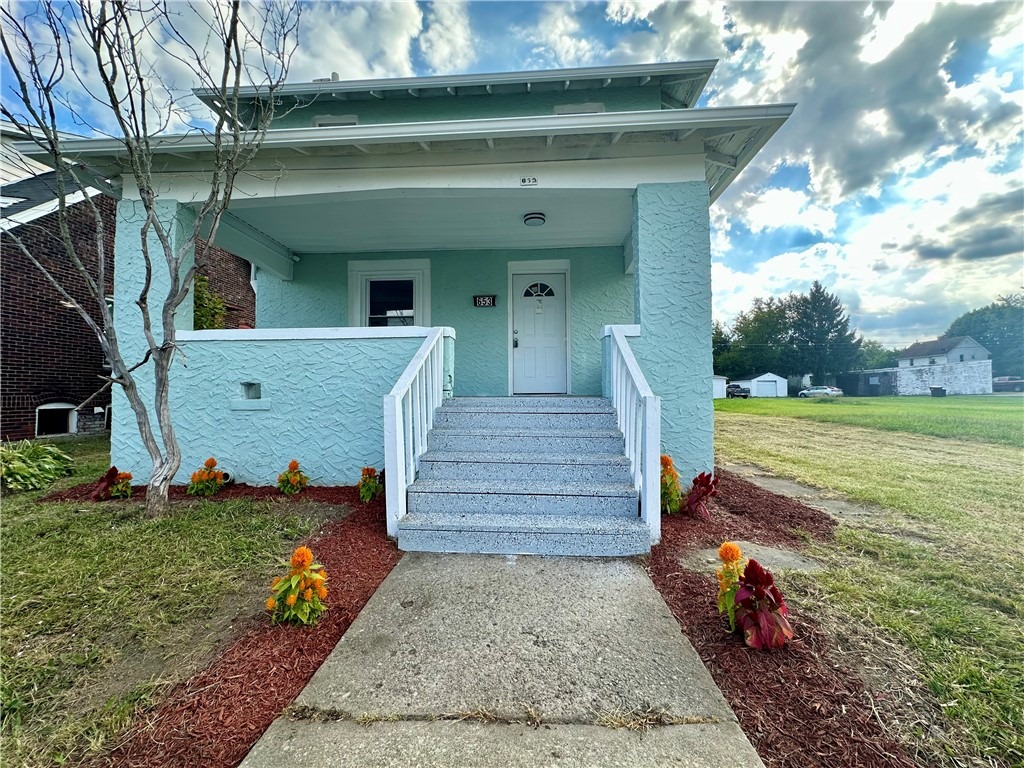 Sherman Ave, Sharon, PA 16146