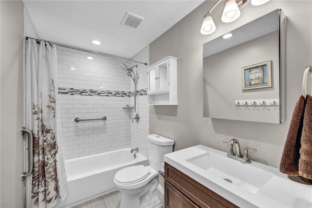 Amy Dr, South Park, PA 15129