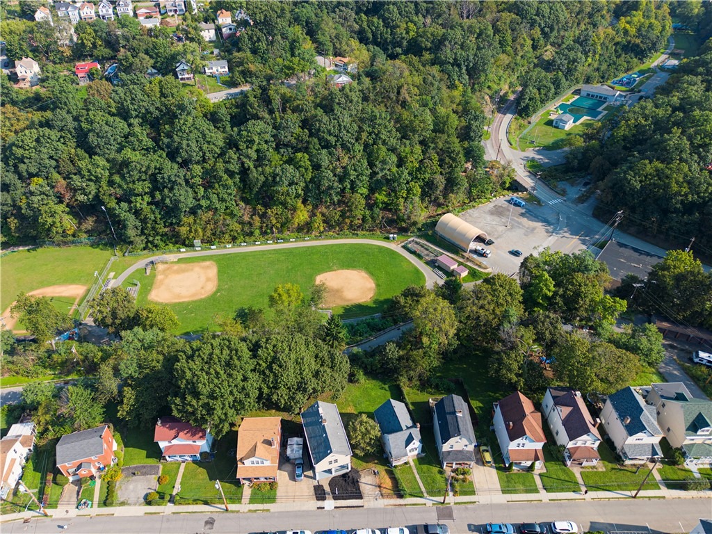 Center Ave, Bellevue, PA 15202