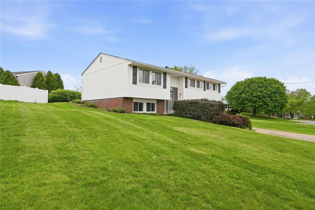 Princeton Dr, Aliquippa, PA 15001
