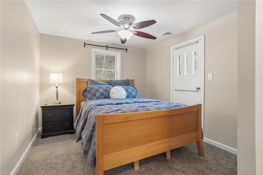 Twin Lakes Dr, Zelienople, PA 16063