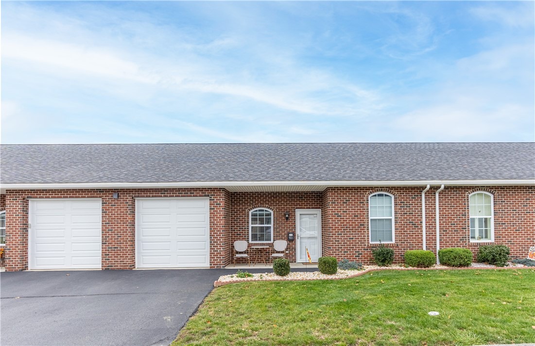 Valentina Ln, New Kensington, PA 15068
