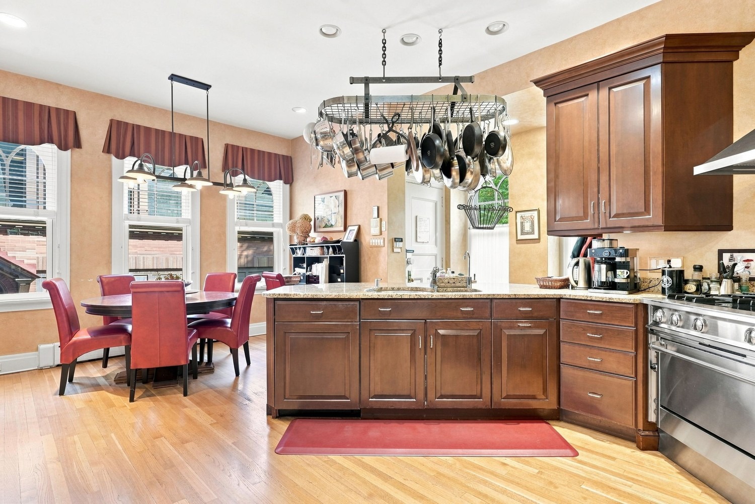 Forbes Ave, Pittsburgh, PA 15217