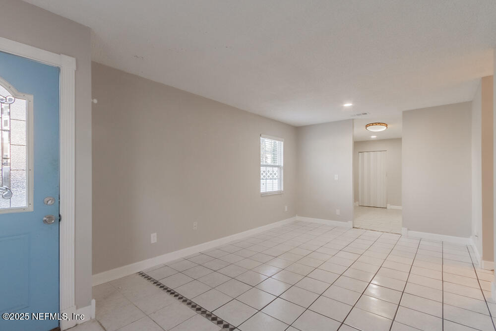 Assisi Ln, Jacksonville, FL 32233