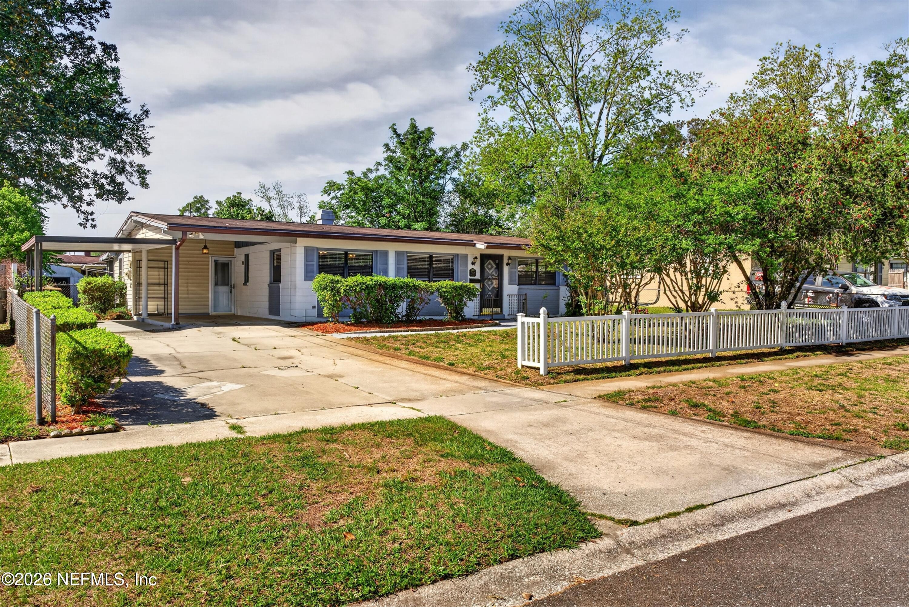 Crest Dr, Jacksonville, FL 32221