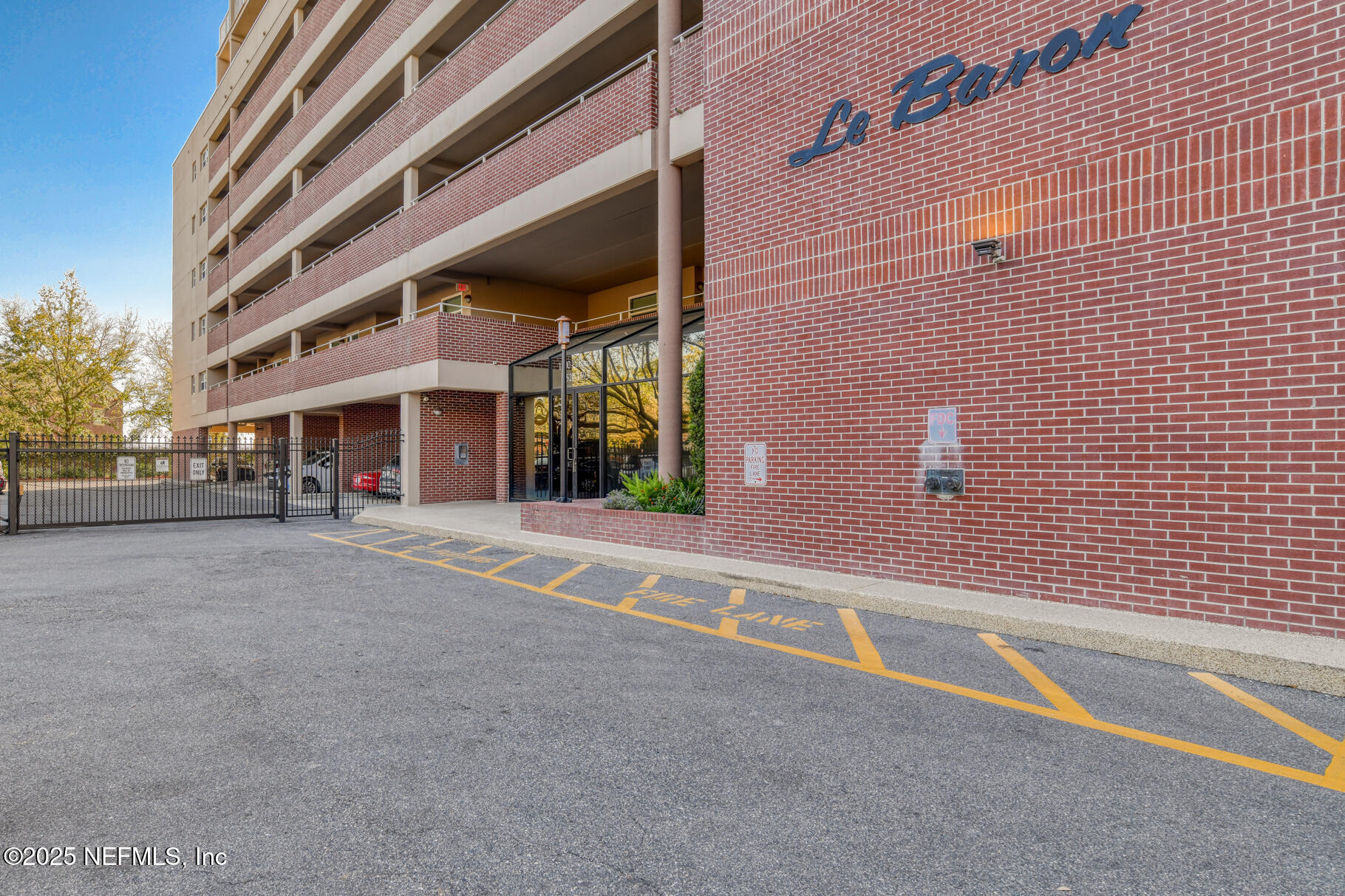 Le Baron Ave, Jacksonville, FL 32207