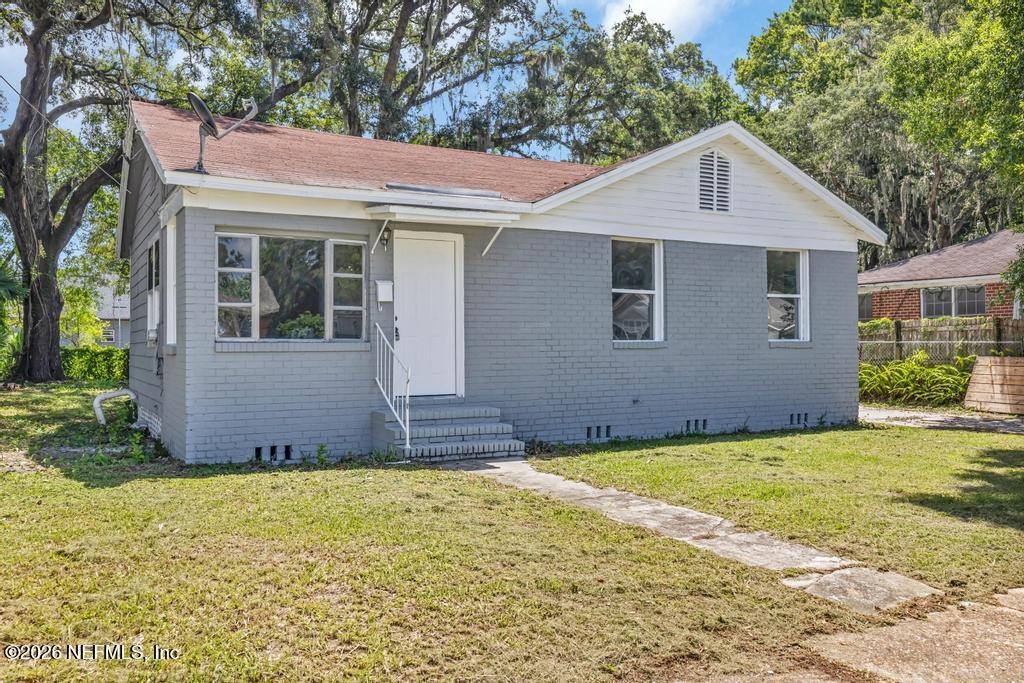Paul Jones Dr, Jacksonville, FL 32208