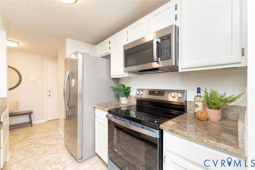 Wolfe Manor Ct, Glen Allen, VA 23060