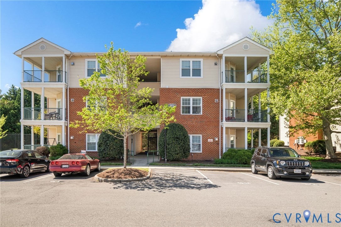 Brassie Ln, Glen Allen, VA 23059