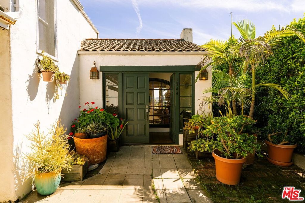 Webster Ave, Los Angeles, CA 90026