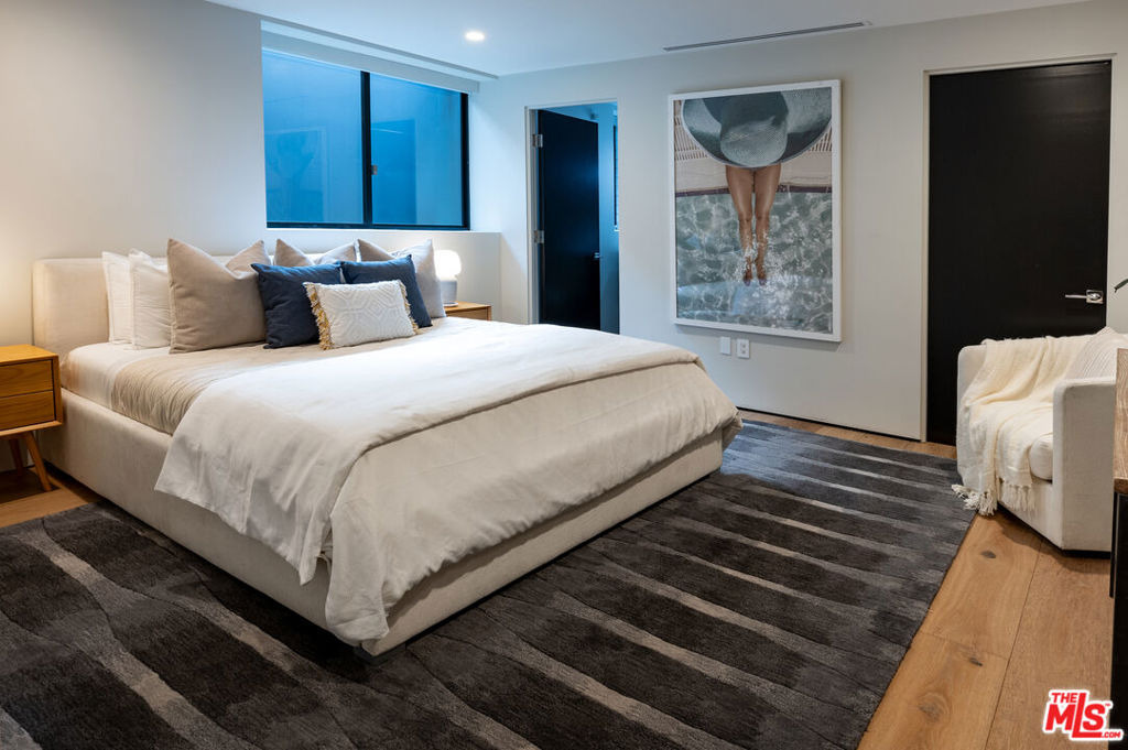 4th St, Los Angeles, CA 90048