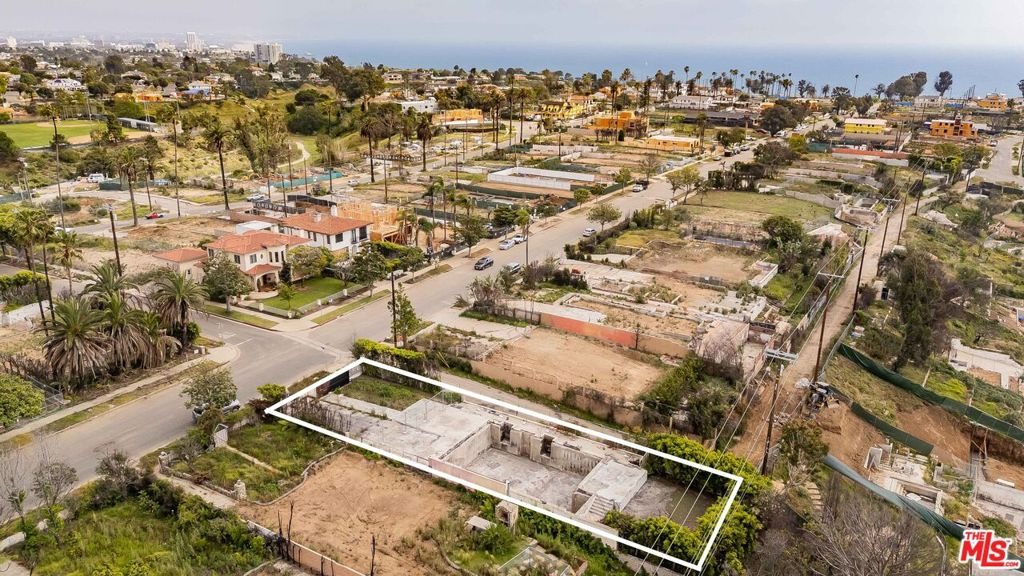 Via DE LA Paz , Pacific Palisades, CA 90272