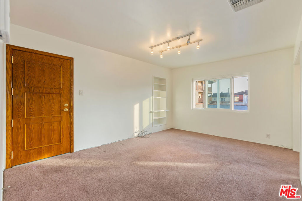 Nutwood St, Inglewood, CA 90301