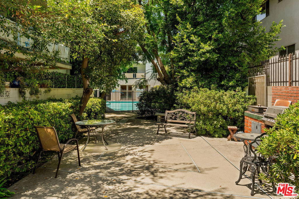 Coldwater Canyon Ave, North Hollywood, CA 91606