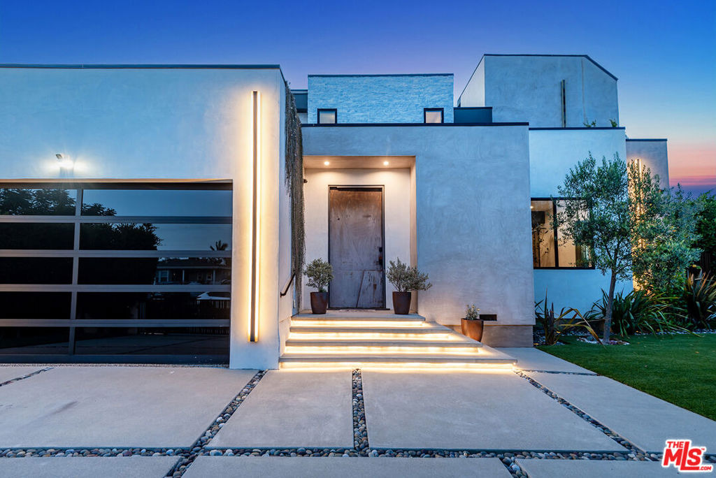 89th St, Los Angeles, CA 90045