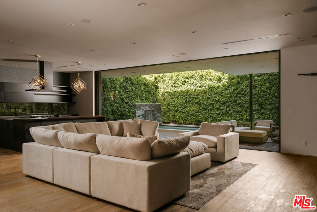 Harper Ave, Los Angeles, CA 90046