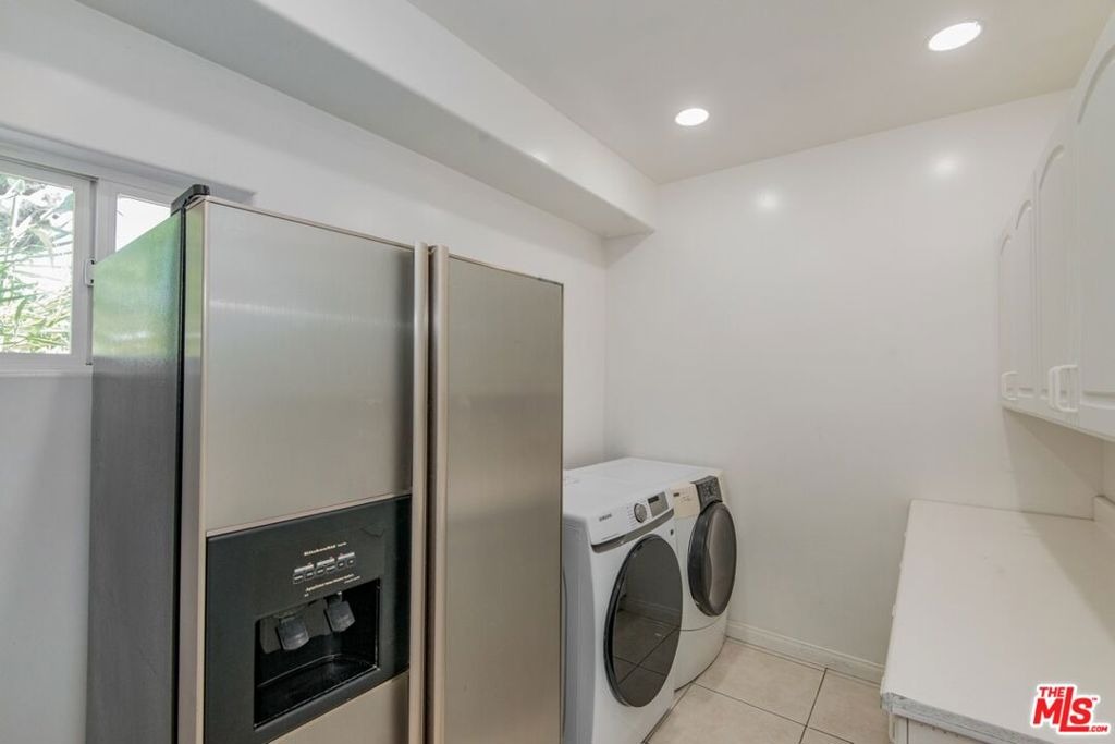 Shadyglade Ave, Studio City, CA 91604