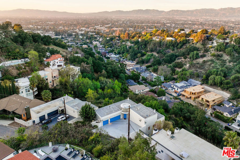 Avenida Del Sol , Studio City, CA 91604
