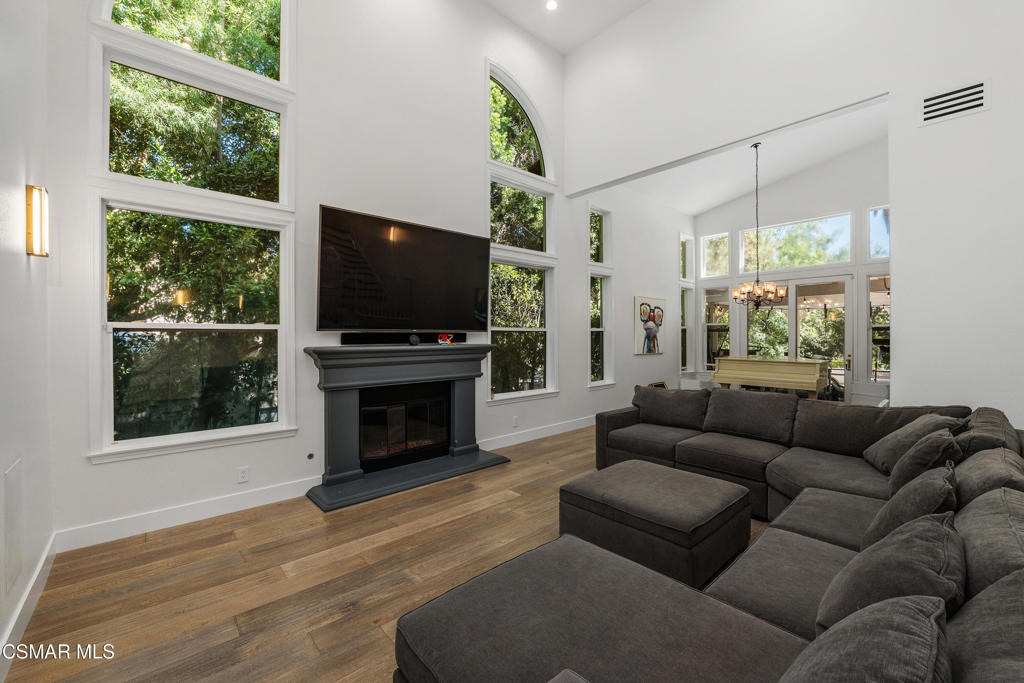 Cross Bridge Pl, Thousand Oaks, CA 91362 #1