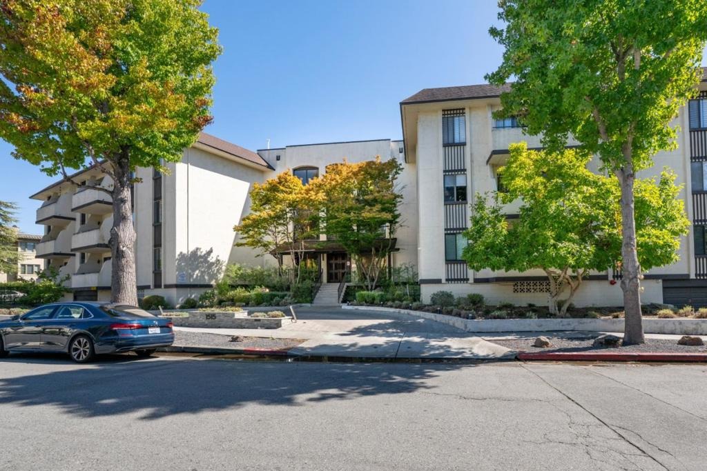 Floribunda Ave, Burlingame, CA 94010