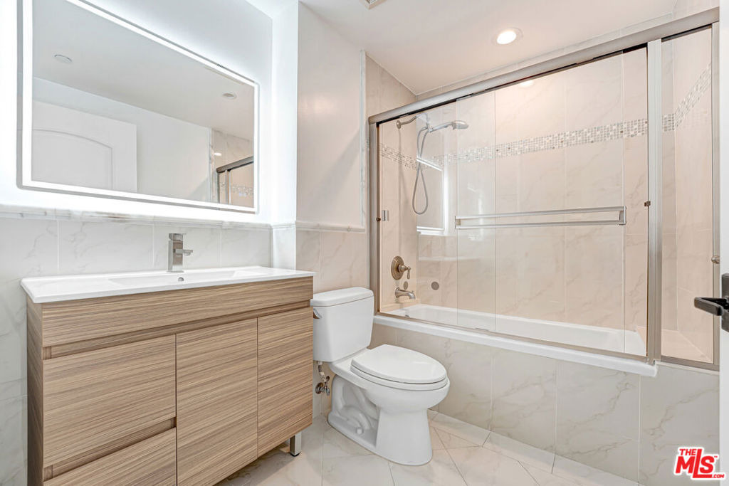 Wooster St, Los Angeles, CA 90035