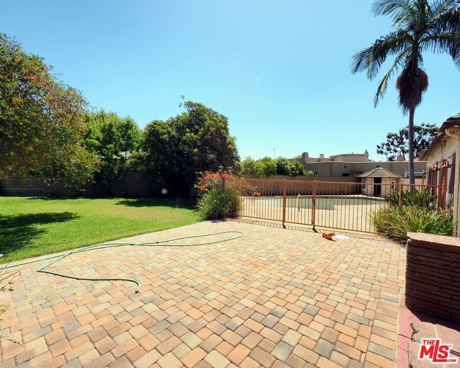 Schumacher Dr, Los Angeles, CA 90048