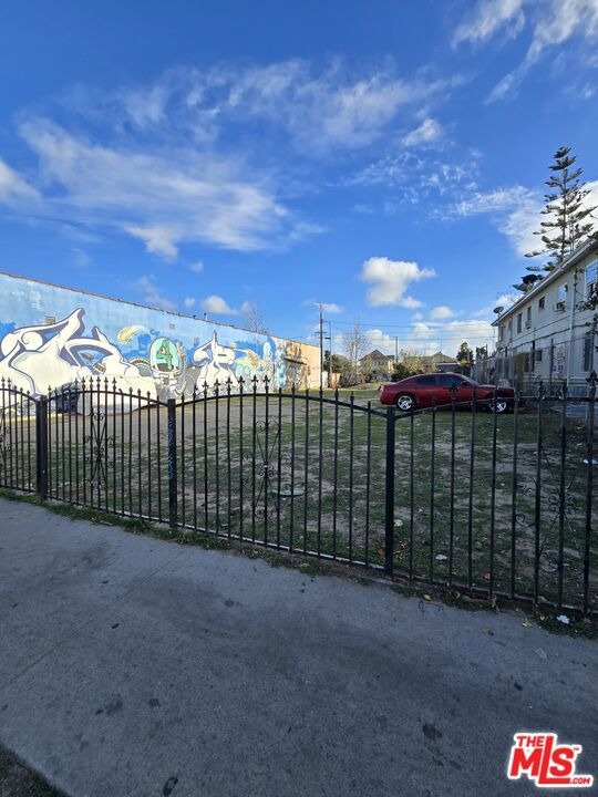 Vernon Ave, Los Angeles, CA 90011