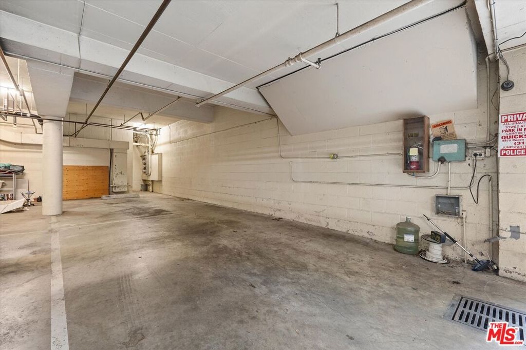 Bentley Ave, Los Angeles, CA 90025