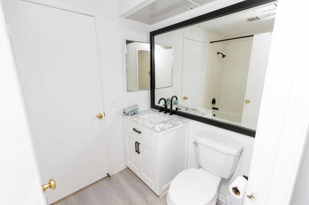 Avenida Caballeros , Palm Springs, CA 92262