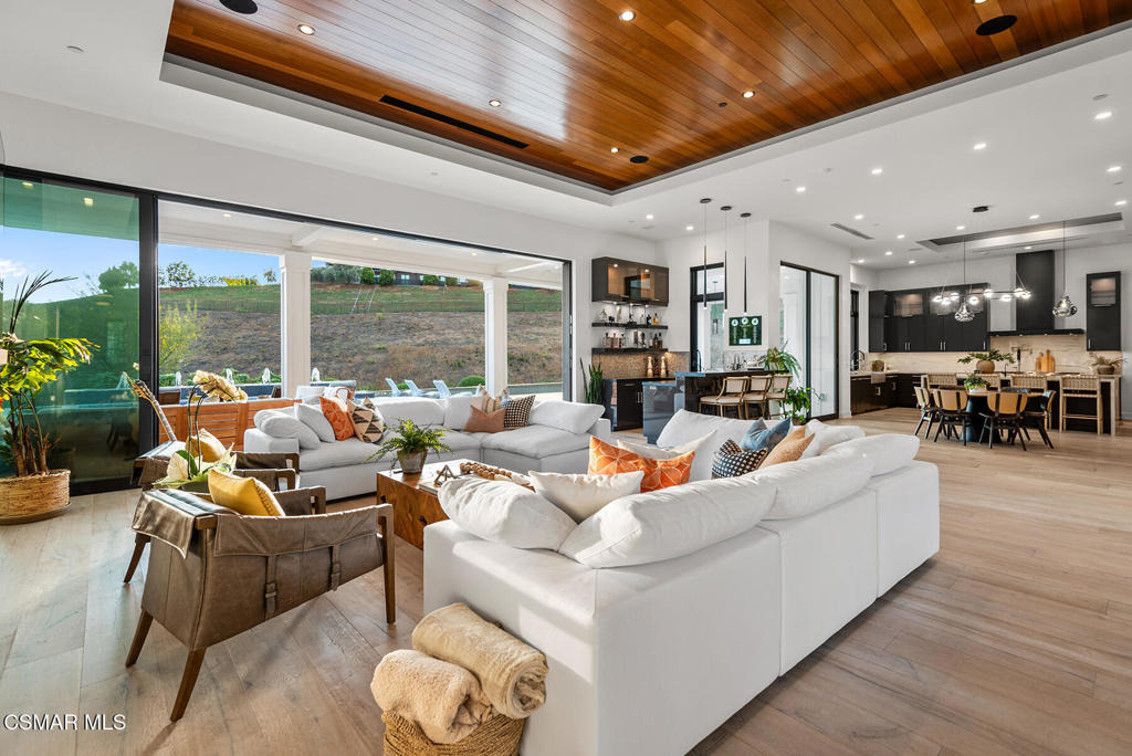 High Knoll Cir, Westlake Village, CA 91362