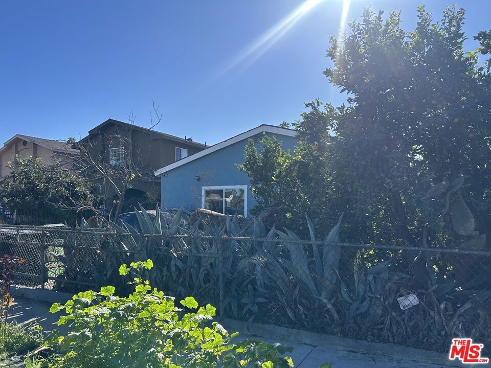 76th St, Los Angeles, CA 90003