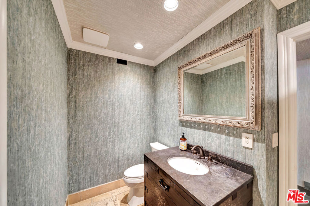 Calvin Ave, Tarzana, CA 91356