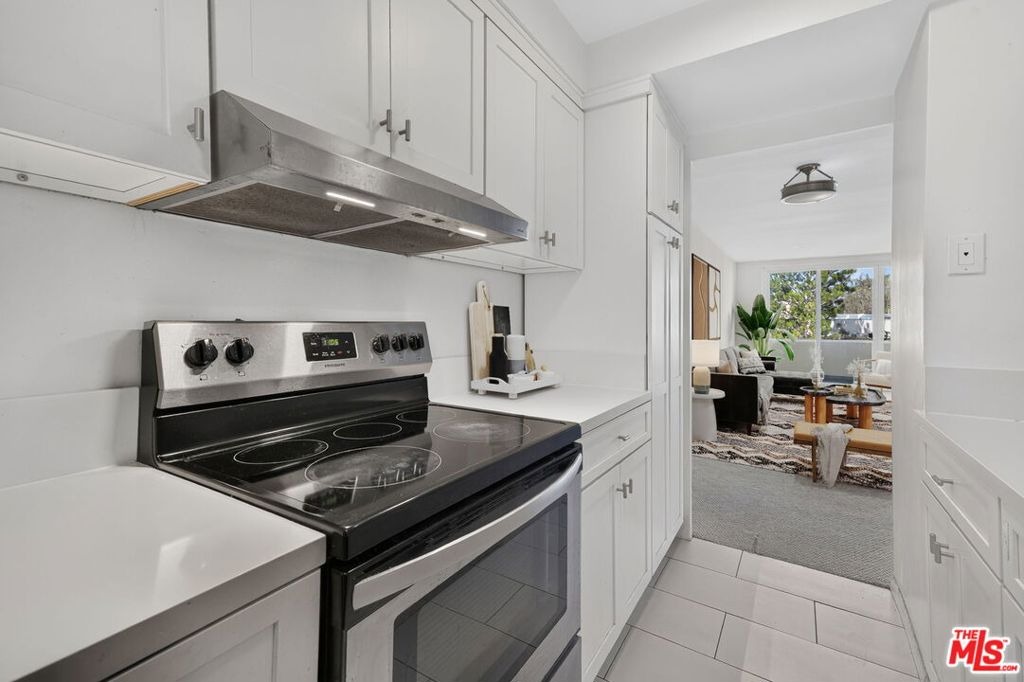 Kelton Ave, Los Angeles, CA 90024 #1