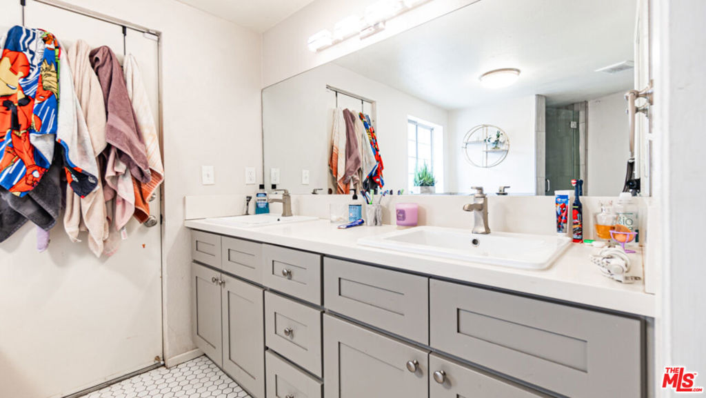 Malden St, Northridge, CA 91325