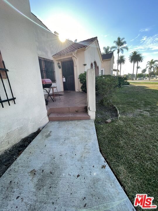 76th St, Los Angeles, CA 90047