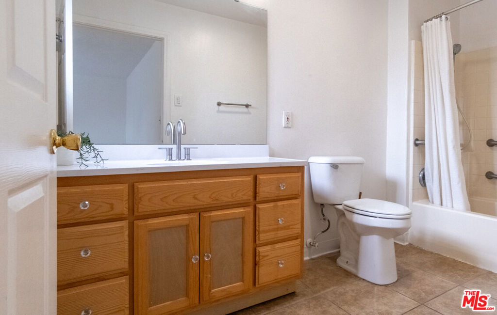 Wilton Pl, Los Angeles, CA 90047