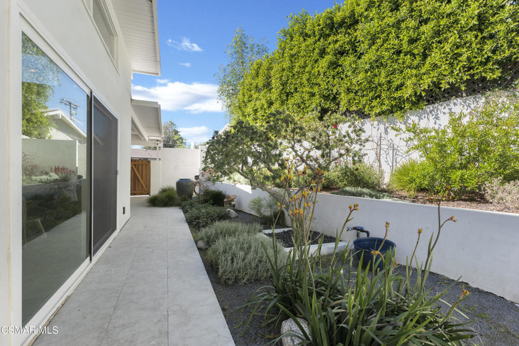 Stark Ave, Woodland Hills, CA 91364 #1