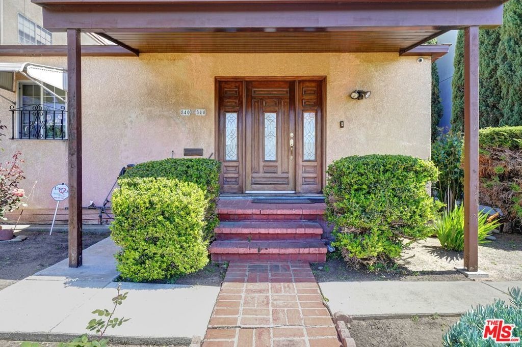 Poinsettia Pl, Los Angeles, CA 90046