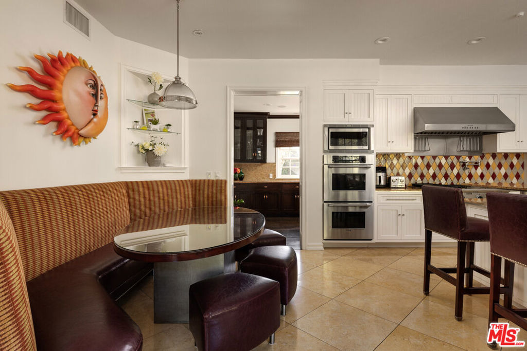 Anita Ave, Los Angeles, CA 90049
