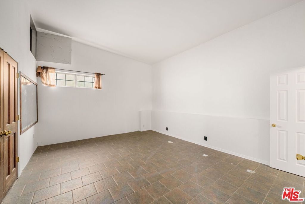 Cleon Ave, North Hollywood, CA 91606
