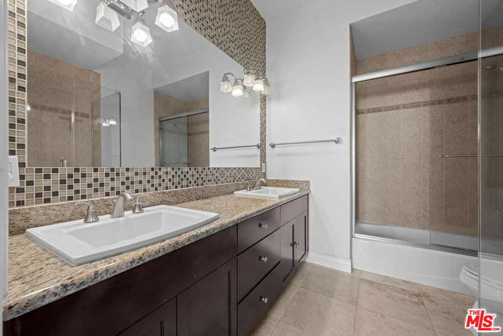 Alcott St, Los Angeles, CA 90035