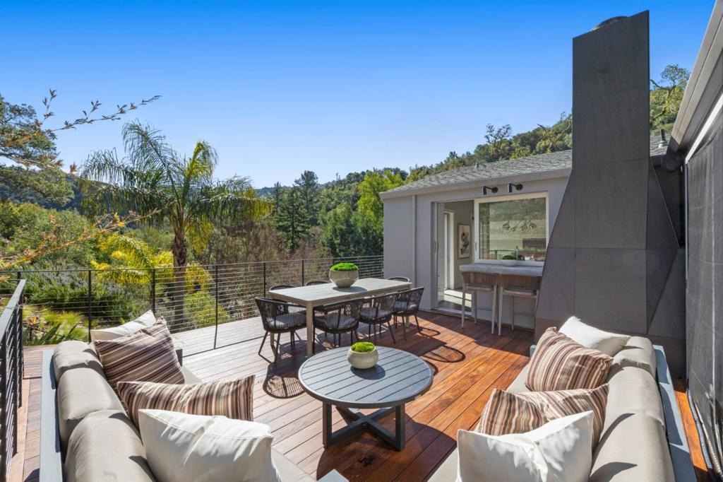 Moody Rd, Los Altos Hills, CA 94022