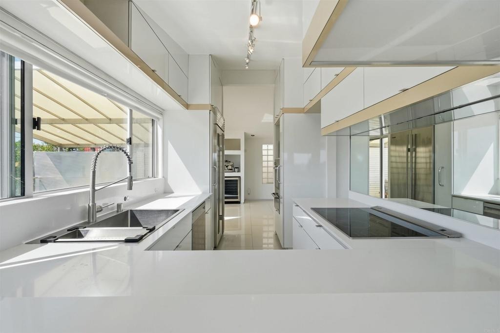 Linda Rosa Ave, LA Jolla, CA 92037